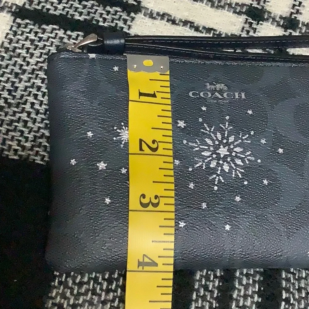 Coach signature corner zip snowflake pattern wallet - Picture 6 of 6